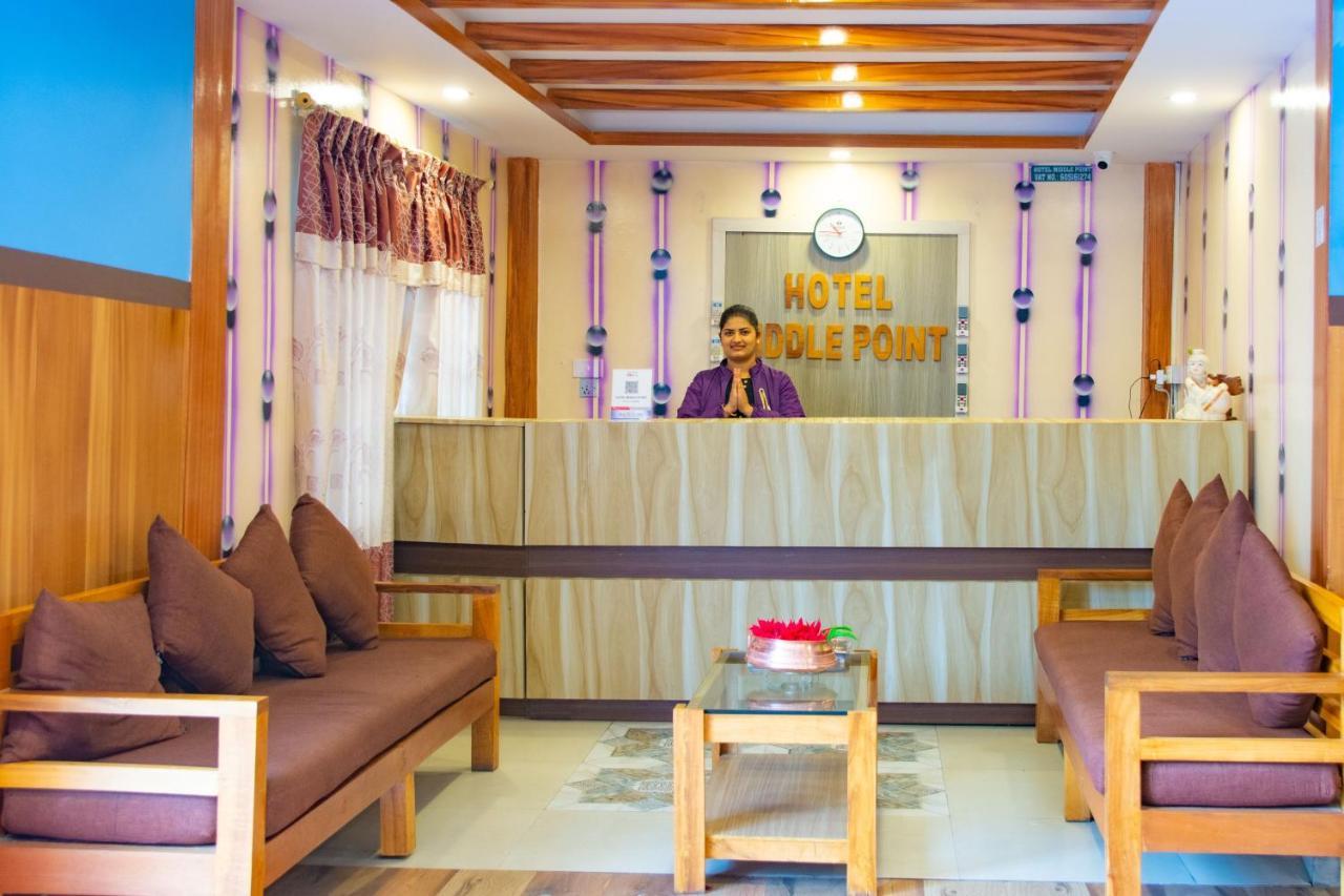 Hotel Middle Point Pvt Ltd Pokhara Exterior photo