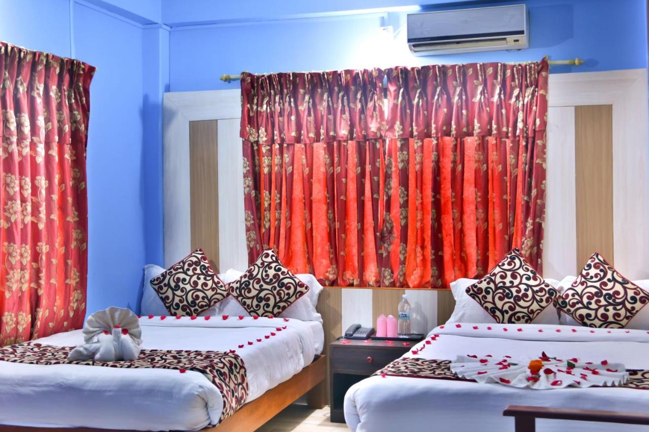 Hotel Middle Point Pvt Ltd Pokhara Exterior photo
