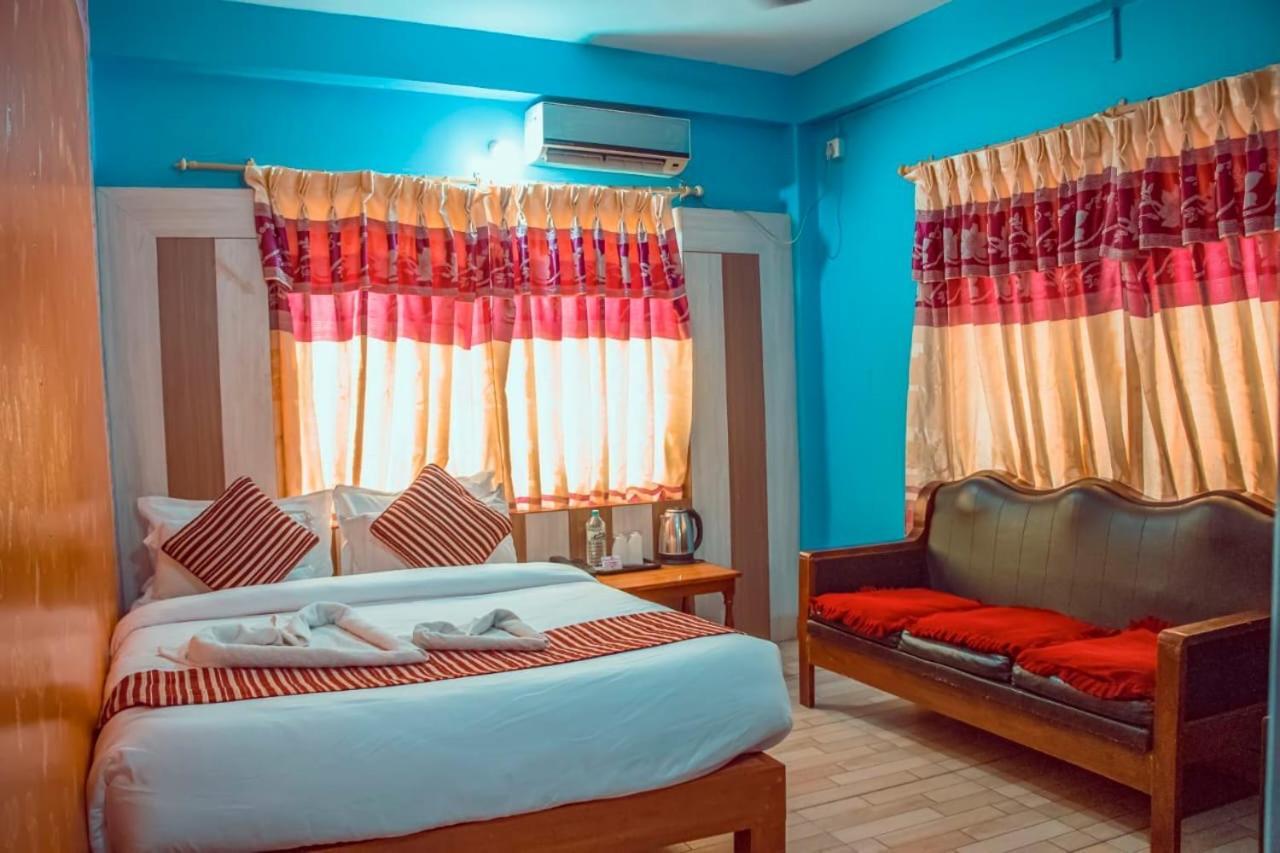 Hotel Middle Point Pvt Ltd Pokhara Exterior photo